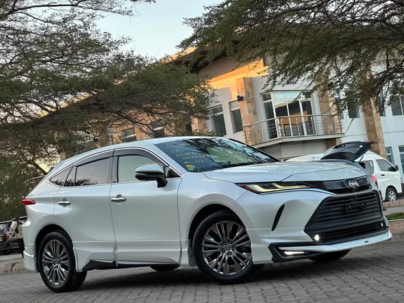 A picture of TOYOTA HARRIER NEW MODEL 2020 WHITE MODELISTA Z PACKAGE JBL