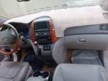 A picture of Toyota sienna 2009 100 first body