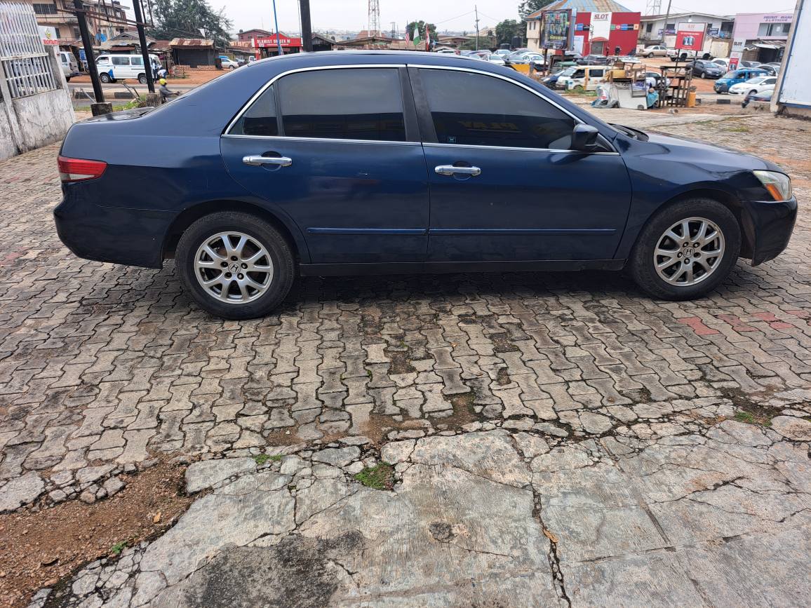 A picture of Honda accord 2004