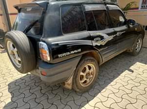 A picture of RAVA4 milango5 5 4M Ipo mwanza Simu 0759 355 914