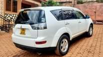 A picture of 2400cc 4WD knob 7 seater 63000 km mileage. 32m 0777166298