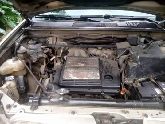A picture of 3 6m Toyota Highlander 2004 model first body with sound