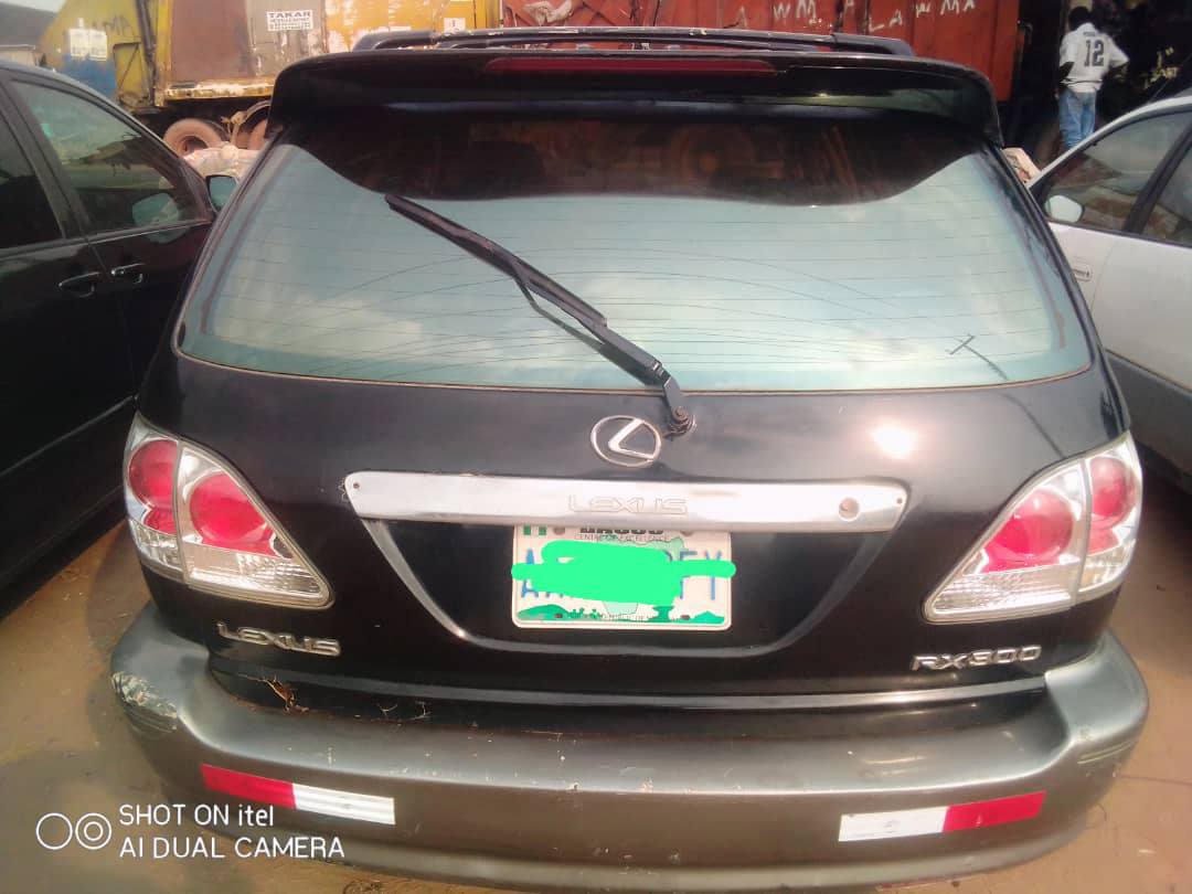 A picture of Rx300 going 08033647110