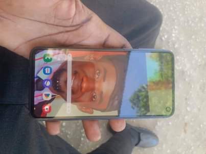 A picture of Samsung s10e