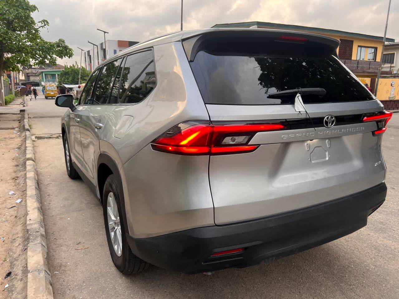 A picture of AWOOF AWOOF DEAL VERY GOOD DEAL 2024 GRAND HIGHLANDER XLE