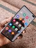 A picture of Samsung S10 plus at 400k Cracks only 128GB 8GB 3