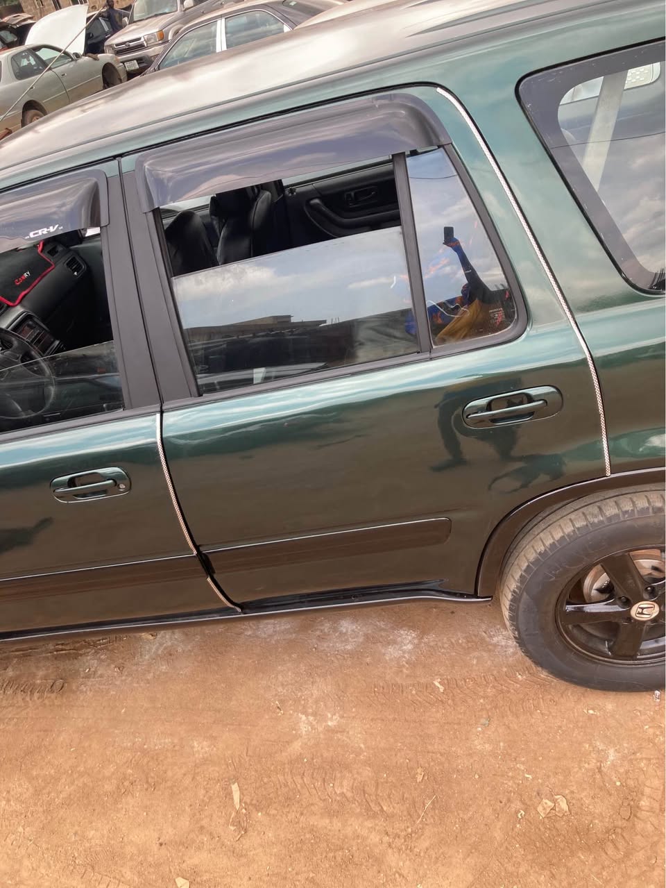 A picture of Honda CR V 2000 Model