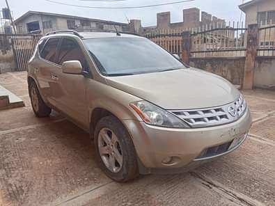 A picture of Nissan Murano 05 model Gear is selecting perfectly AC is