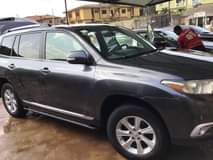 A picture of 2013 Toyota Highlander..