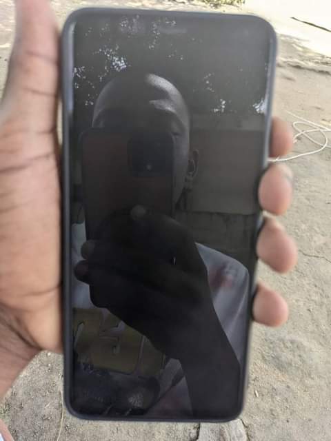 A picture of Simu google pixel 4xl