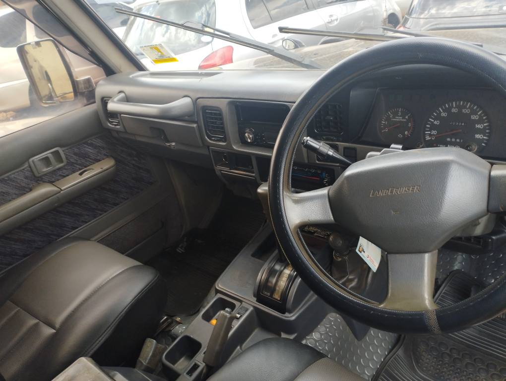 A picture of SX land cruiser Call 0753582273