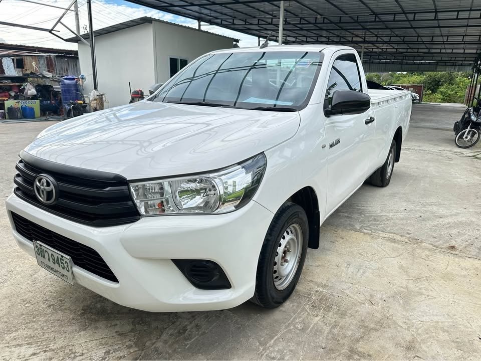 A picture of 2018 Toyota hilux revo 2.4 single cab