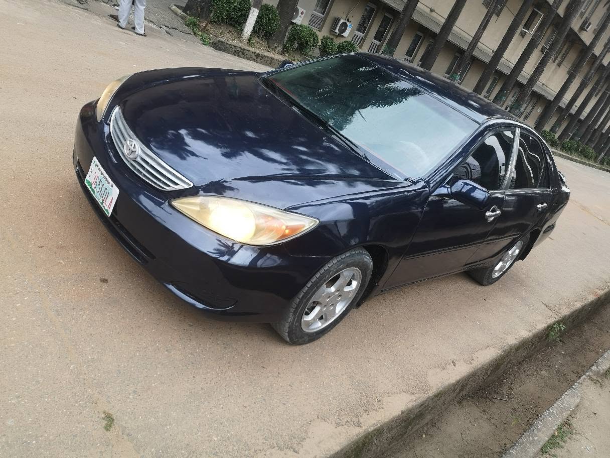 A picture of Toyota camry 2004 engine and gear working good chilling ac