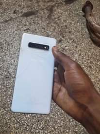 A picture of Samsung s10plus