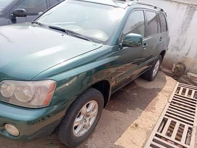 A picture of Toyota Highlander 2004 V4