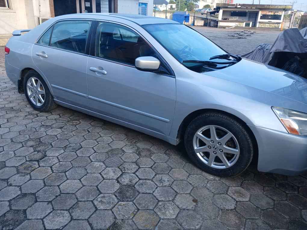 A picture of Honda Accord 05