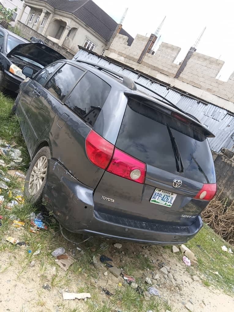 A picture of Toyota Sienna XLE 2007 few months registered