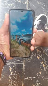 A picture of Samsung s20 plus specifications ram 12 storeg 128gb in crack