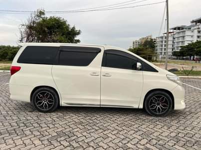 A picture of TOYOTA ALPHARD