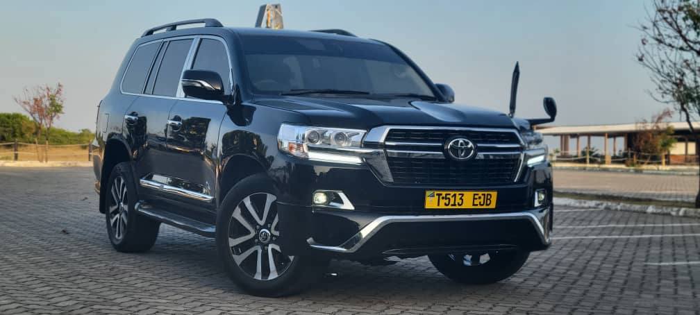 A picture of LAND CRUISER V8