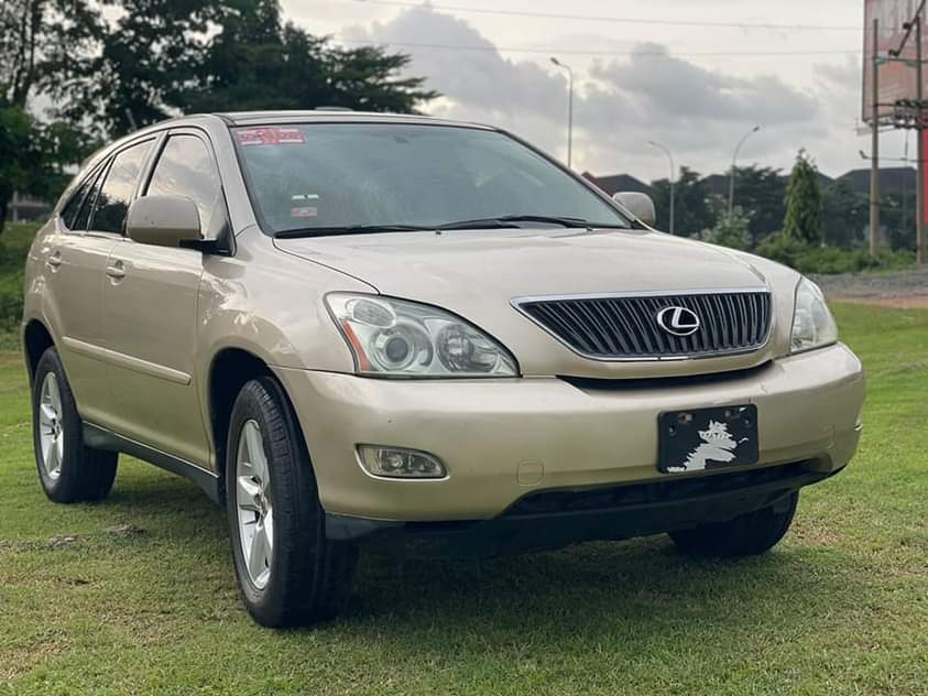 A picture of Lexus Rx 330