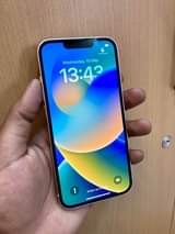 A picture of iPhone 13 Plain 128gb