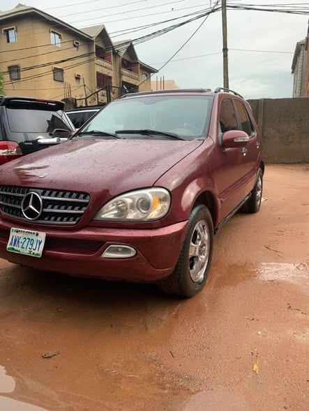 A picture of Mercedes Benz ml350