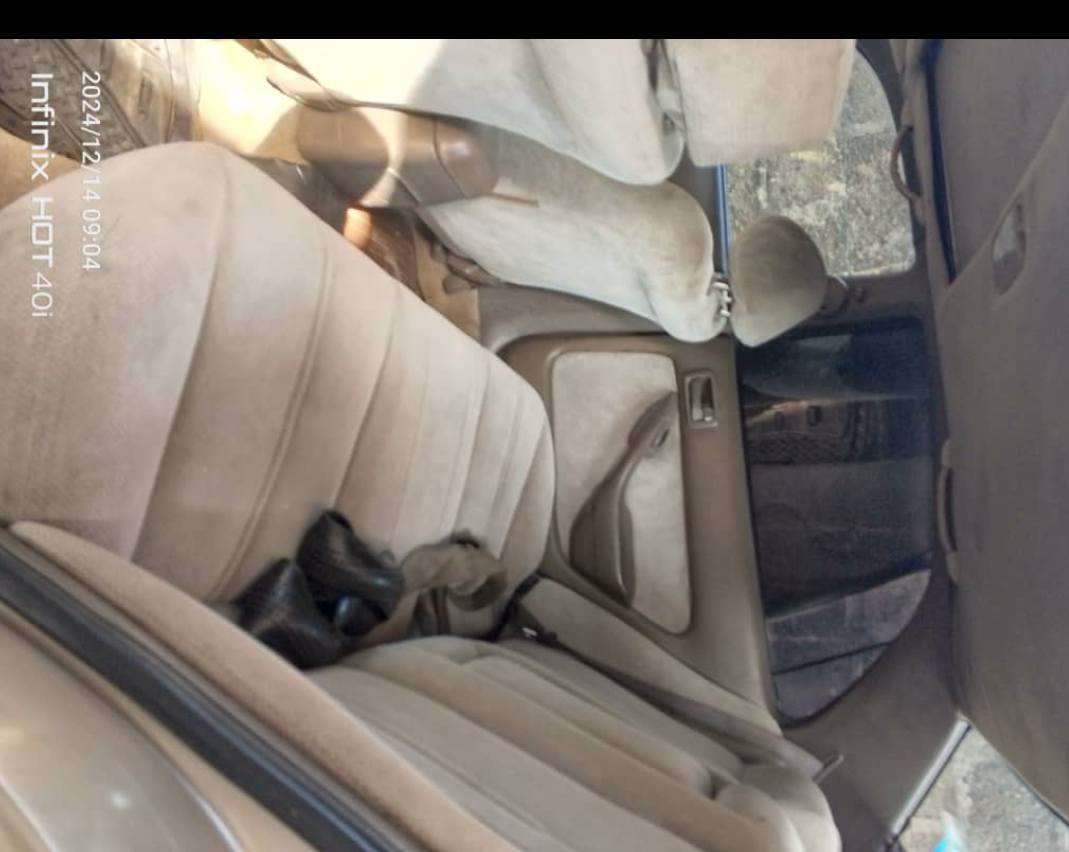A picture of Toyota Camry orobo painted on first body engine and gear