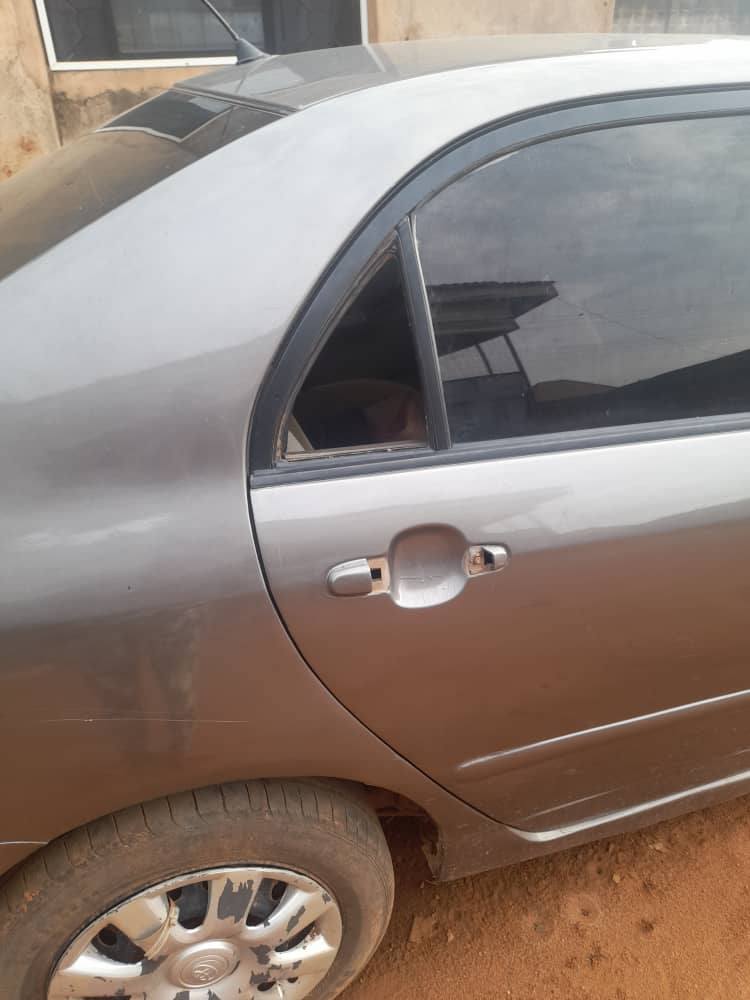 A picture of 04. Toyota Corolla