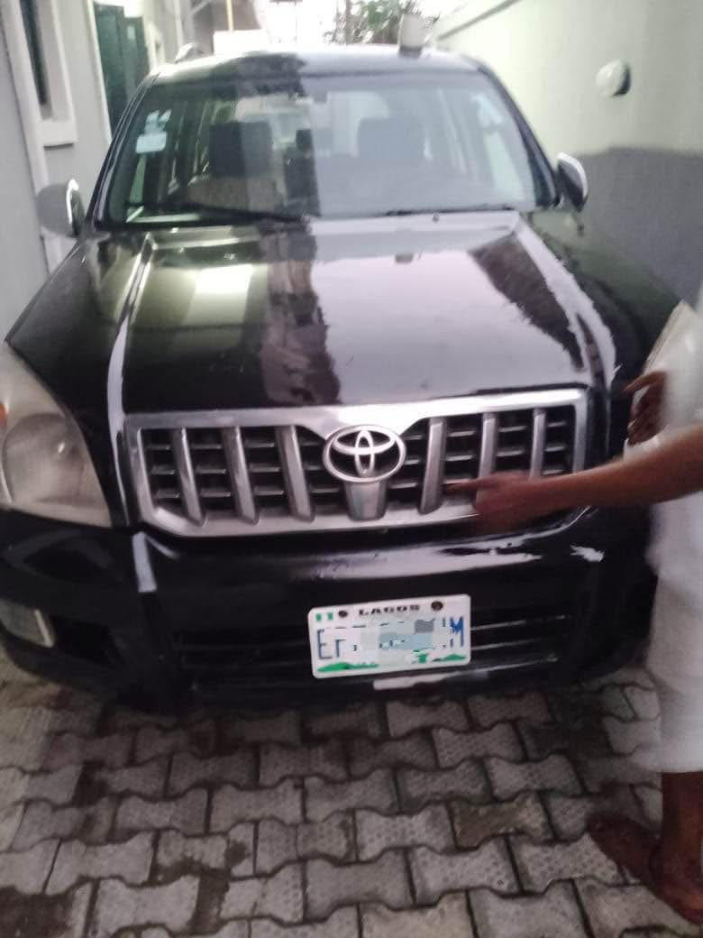 A picture of DISTRESS SALES URGENT CASH NEEDED 2008 PRADO MANUAL DRIVE 08063490227