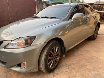 A picture of Lexus is250 AWD 2008