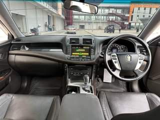A picture of TOYOTA CROWN ATHLETE