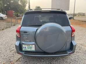A picture of 2008 Toyota Rav4 4 Cylinder engine Sound Good transmission Neat