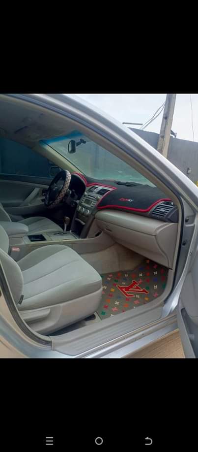 A picture of Toyota Camry LE year 2009 Tok standard engine and transmission
