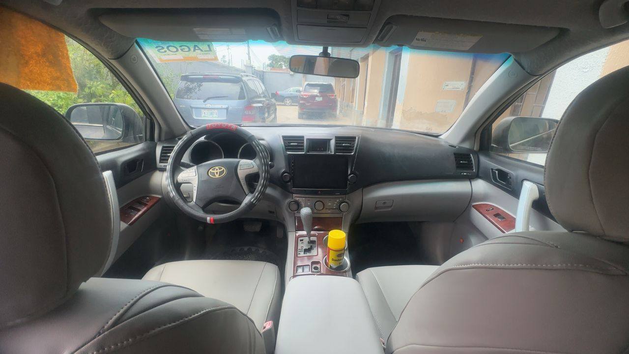 A picture of Toks standard Toyota Highlander 2008 to 2013 model untouched Engine