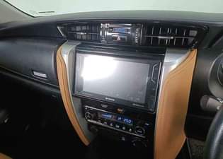 A picture of Toyota Fortuner 4WD White