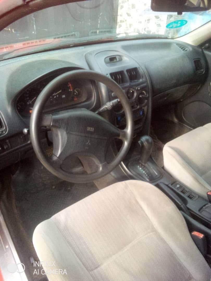 A picture of Mitsubishi carisma 2002 model