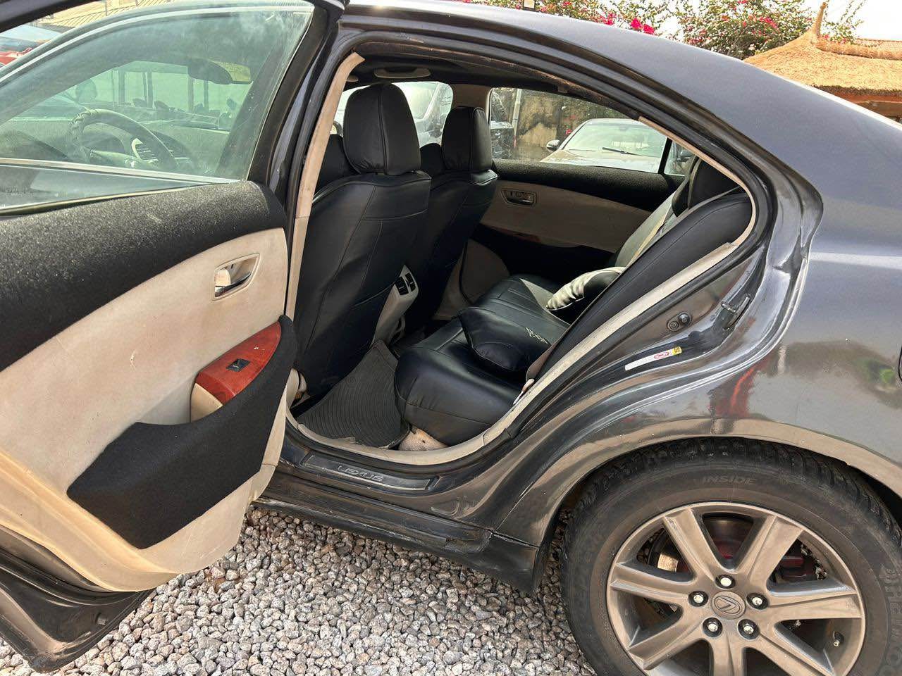 A picture of Super Distress sale 2010 Lexus ES350