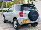A picture of Model Toyota Rav 4 kipisi Location Dar es salaam Tanzania
