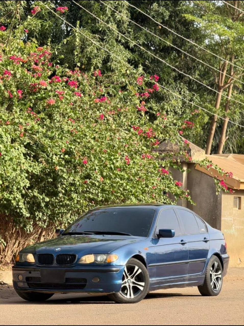 A picture of Super Clean bmw coja Automatic with everything normal with Chilling