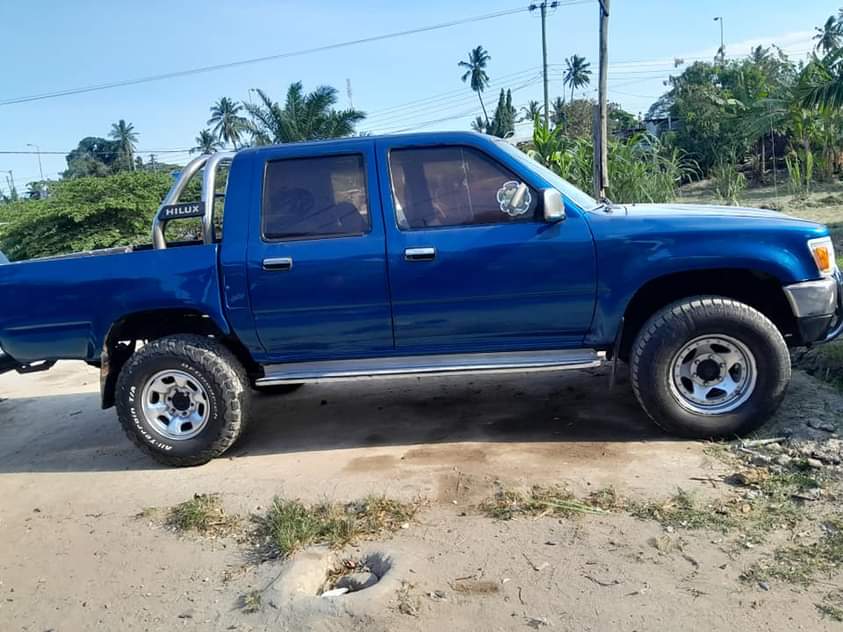 used toyota hilux