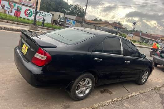 A picture of TOYOTA CAMRY 2004