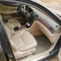 A picture of Lexus ES 330 for sale urgently serious buyer should dm