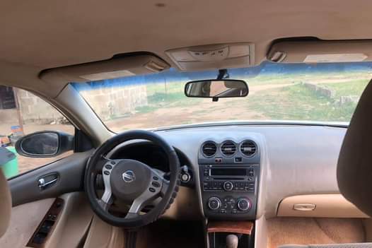 A picture of Nisan Optima 20007 model very clean first body pan engine