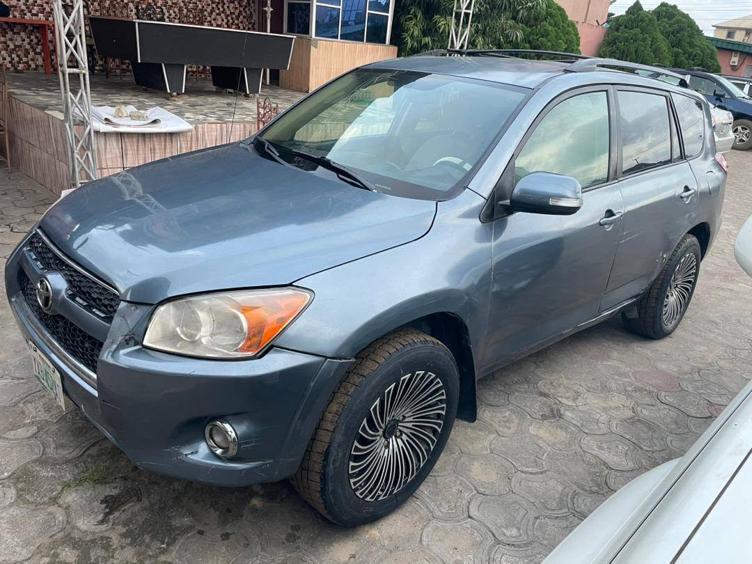 A picture of 2010 rav4