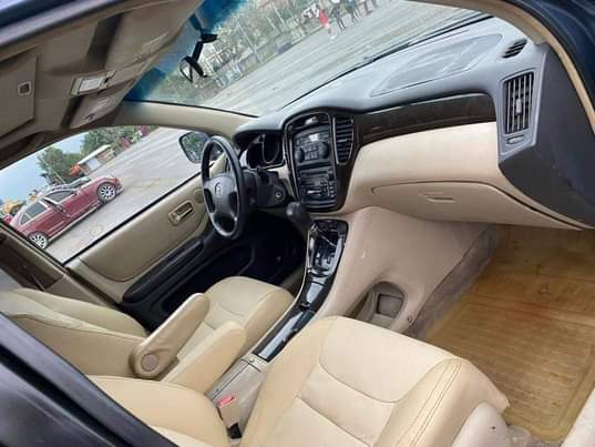 A picture of 2002 Toyota HIGHLANDER V6 Limited EDITION