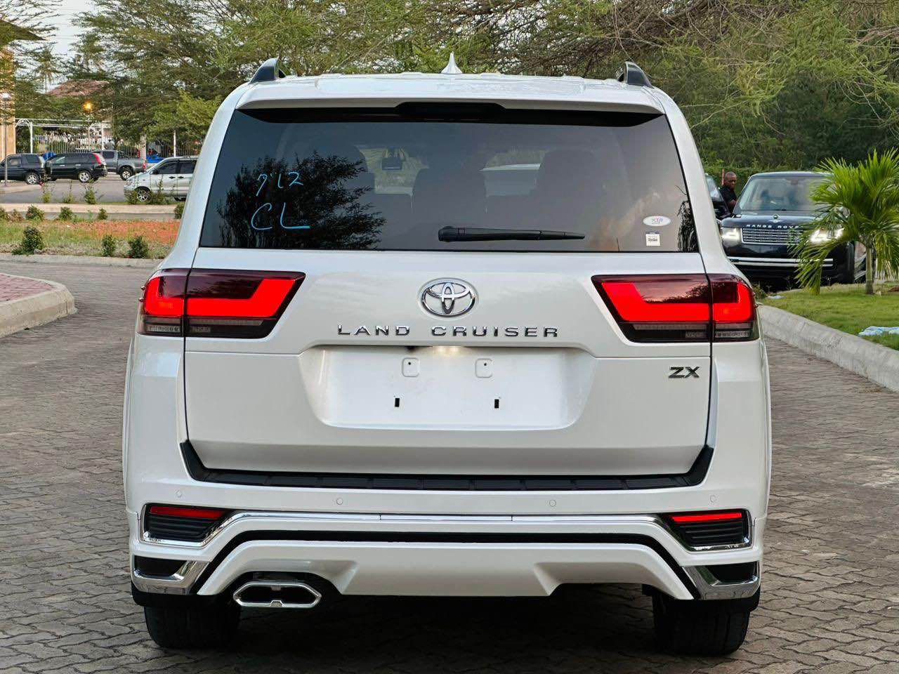 A picture of LAND CRUISER ZX 300 CHESIS PRICE 370M Registration MODELISTA GRADE
