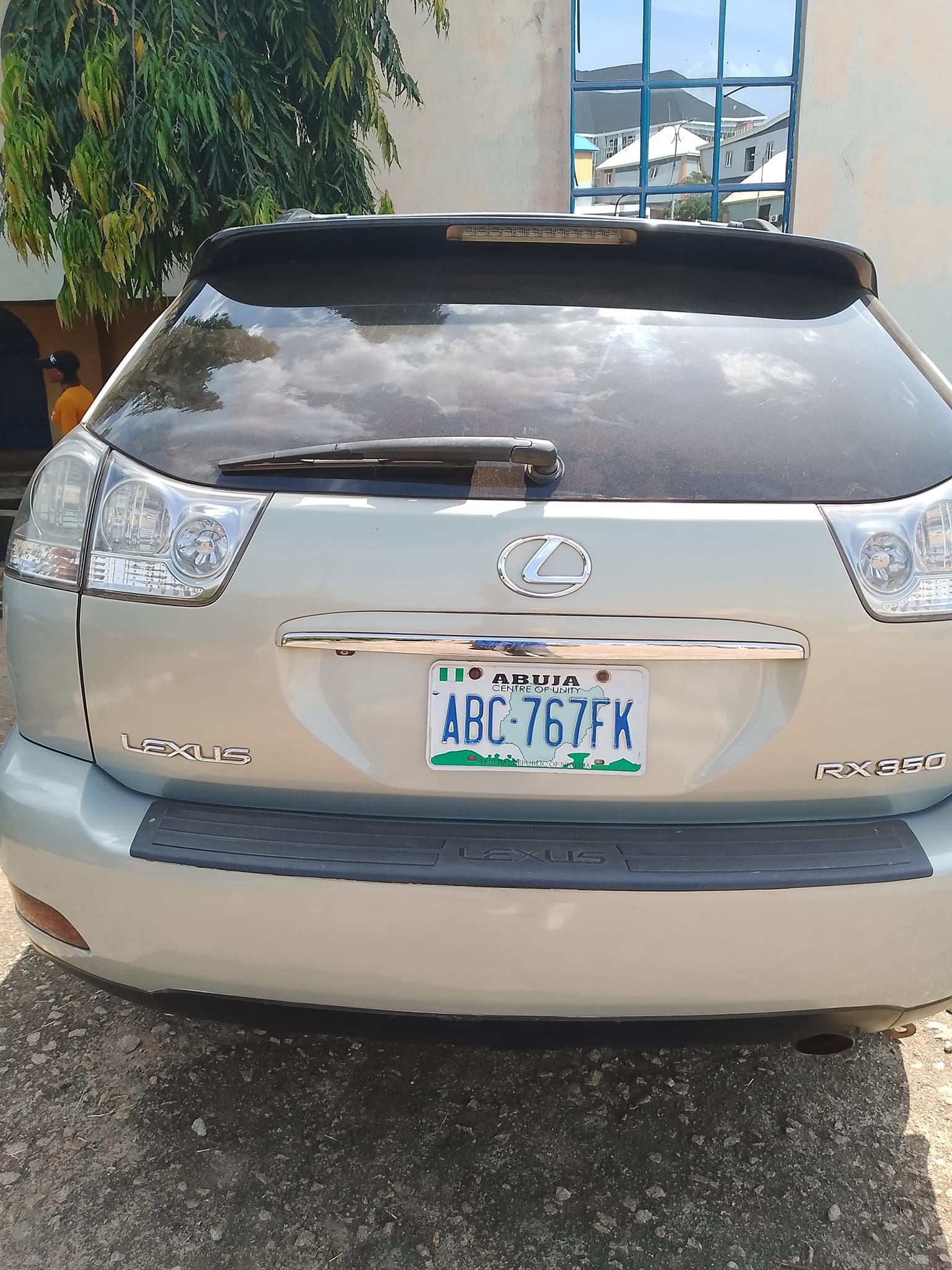 A picture of Sharp Lexus Rx 350