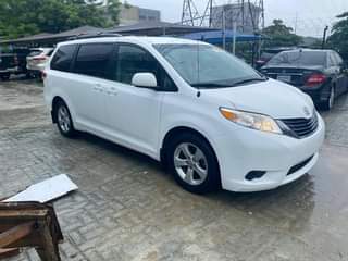 A picture of 2012 Sienna Toyota sienna