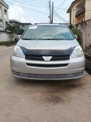 A picture of 2004 Toyota Toyota sienna 2004